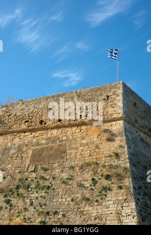 Rethymnon Fortezza äußeren Steinmauern und griechische Flagge Stockfoto