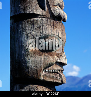 Gitxsan (männliche) Totempfahl, Kispiox, Northern BC, Britisch-Kolumbien, Kanada - Gesicht-Detail Stockfoto