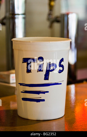 Ein Tipp-Glas auf eine Bar in Ost-Tennessee. Stockfoto