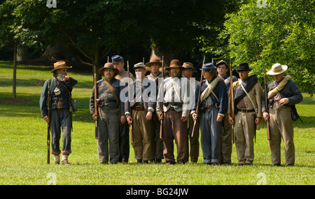 Konföderierte Bohren im Feld. Stockfoto