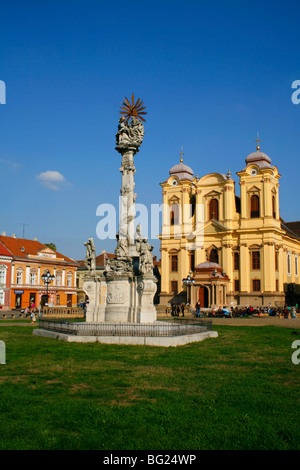 Barocke römisch-katholische Kathedrale von St. George und Dreifaltigkeitssäule am Piata Unirii in Timisoara Rumänien Stockfoto