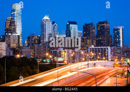 Abenddämmerung Skyline von Philadelphia, Pennsylvania Stockfoto