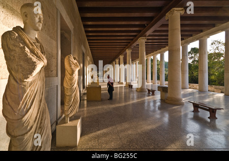 rekonstruierte Stoa des Attalos auf dem Gelände der antiken Agora, unterhalb der Akropolis in Athen, Griechenland Stockfoto