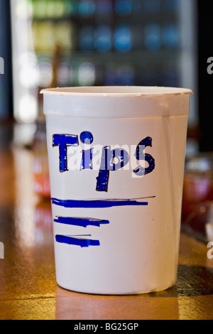 Ein Tipp-Glas auf eine Bar in Ost-Tennessee. Stockfoto