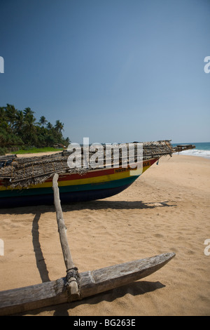 Ausleger am Strand von Hikkaduwa, Sri Lanka Stockfoto