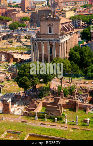 Der Tempel des Antonius und der Faustina. Forum-Rom; Forum-Rom Stockfoto