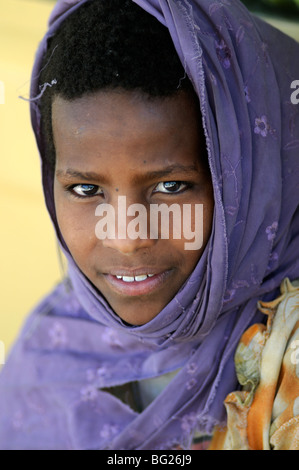 Mädchen in der Stadt, Axum, Äthiopien Stockfoto