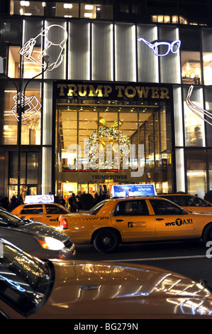 Der Eingang zum Trump Tower in Fifth Avenue New York USA - Foto von Simon Dack Stockfoto