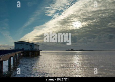 Piel-Insel, in der Nähe von Barrow-in-Furness und die Rettungsstation auf Roa Island, Cumbria, England UK Stockfoto