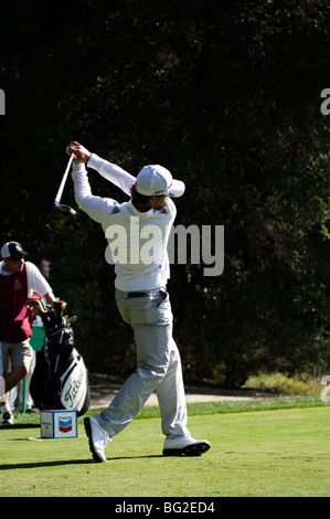 Camilo Villegas trifft einen Abschlag bei der Pro bin für Chevron World Golf Challenge im Sherwood Country Club. Stockfoto