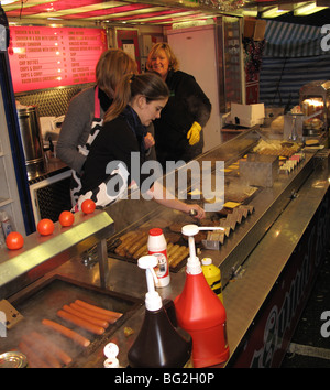 Eine Burger-Bar am Weihnachtsmarkt Lincoln, Lincoln, England, Großbritannien Stockfoto