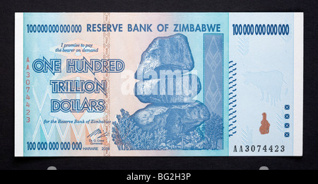 Simbabwes 100 Billionen-Dollar-banknote Stockfoto