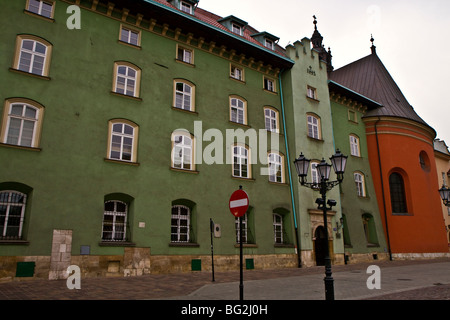 Farbenfrohe Architektur in Maly Rynek Square Stockfoto