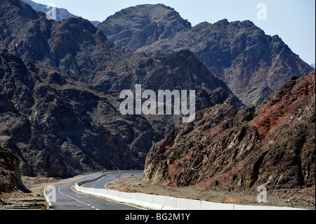 Dramatische dual Highway zwischen Sharm El Sheikh und Dahab, Sinai-Halbinsel, Ägypten Stockfoto