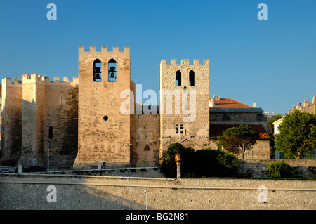 Zinnenbewehrten Türme der Festung Saint-Victor-Kirche, Basilika St-Victor oder Abtei, Marseille oder Marseille, Provence, Frankreich Stockfoto