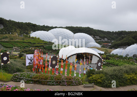 Blick auf Kuppeln an Eden Projekt Cornwall Stockfoto