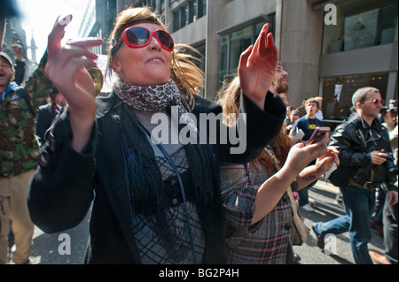 G20-Meltdown "Karneval gegen den Kapitalismus", mit vier Marken unter der Leitung von ' Horsefolk der Apokalypse. Auf dem Vormarsch Stockfoto