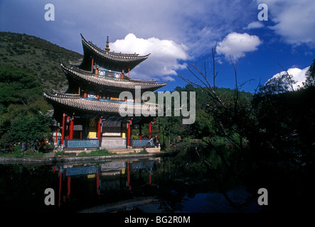 Pavillon auf der Black Dragon Pool Park Lijiang Yunnan Provinz China Asien Stockfoto