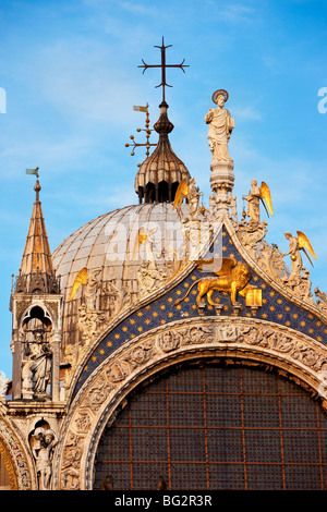 Detaillierte Architektur auf der Basilika San Marco in Venedig Veneto Italien Stockfoto