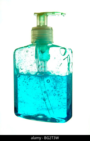 Blaue Hand Wash Gel im Pump-Spender isoliert auf weißem Hintergrund Stockfoto