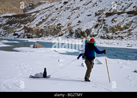 Ladakh, trekking auf den zugefrorenen Zanskar-Fluss im Winter. Stockfoto