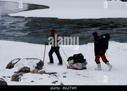 Ladakh, trekking auf den zugefrorenen Zanskar-Fluss im Winter. Stockfoto