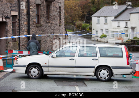 Eine Flut beschädigte Brücke in Backbarrow, Cumbria Stockfoto