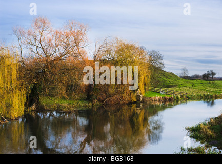 Die Motte von Fotheringhay Castle am Ufer des Flusses Nene in Northamptonshire, England Stockfoto