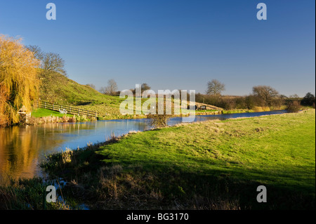 Die Motte von Fotheringhay Castle am Ufer des Flusses Nene in Northamptonshire, England Stockfoto