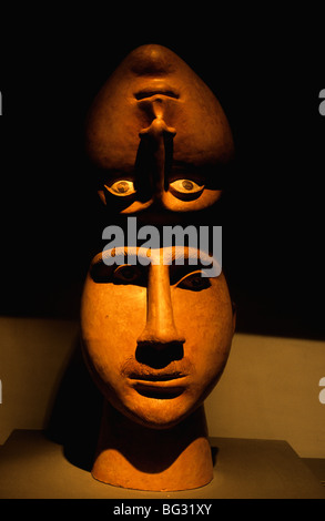 Ein ungewöhnliches Stück der Skulptur ausgestellt in der Museu Do Chiado, Lissabon, Portugal Stockfoto