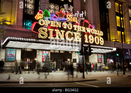 Eingang von Selfridges-Kaufhaus in der Oxford Street zu Weihnachten Stockfoto