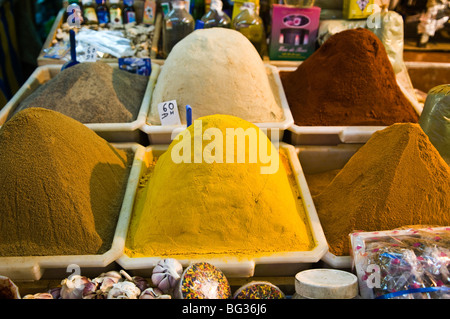 Marokkanische Gewürze verkauft in jedem Markt / Basar in Marokko. Stockfoto