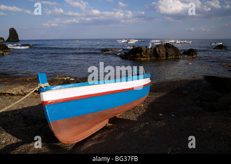 Italien, Sizilien, Insel Stromboli felsigen Seestück Stockfoto