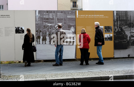 Berlin 2009 1989 DDR Deutschland Unified positiv nach vorne Geschichte kalter Krieg Ende East West teilen Stadt Berlin Wall Mauer schauen Sie Po Stockfoto