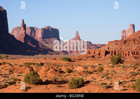 Monument Valley Big Indian, Saddleback, König auf seinem Thron und Castle Rock Stockfoto