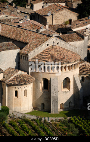 Stirnseite & Apsiden der Abteikirche von Saint Guilhem le Désert, Hérault, Languedoc-Roussillon, Frankreich (c11th) Stockfoto