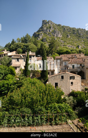 Dorfhäuser & Gemüse- oder Küchengarten, Saint-Guilhem-le-Désert, Hérault, Languedoc Roussillon, Frankreich Stockfoto