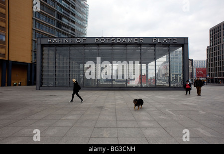 Berlin 2009 1989 DDR Potsdamer Platz Station Banhof Deutschland Unified positiv nach vorne Geschichte kalter Krieg Ende East West teilen Stockfoto