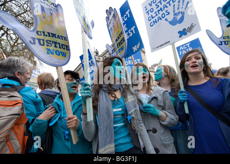 50.000 fordern Maßnahmen gegen den Klimawandel auf die Welle, die größte jemals UK Klimawandel März in London. 5. Dezember 2009 Stockfoto