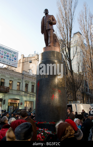 Statue von Lenin in Kiew nach Protesten der Anti-kommunistischen Stockfoto