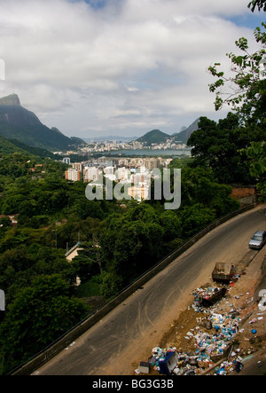 Blick auf Rio de Janeiro und der Erlöser Christus aus der Favela von rocinha. Brasilien. Stockfoto