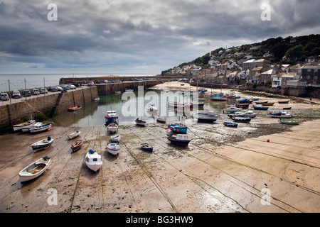 Der Hafen, Mousehole in der Nähe von Penzance, Cornwall Stockfoto