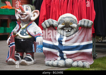 Trolle außerhalb Store in Flam Village, Sognefjorden, westlichen Fjorde, Norwegen, Skandinavien, Europa Stockfoto