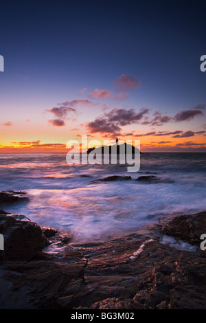 Flut an Sonnenuntergang, Godrevy Point und Leuchtturm, St. Ives Bay, North Cornwall Stockfoto