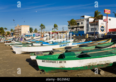 Fischerboote am Playa Norte, Mazatlan, Sinaloa State, Mexiko, Nordamerika Stockfoto