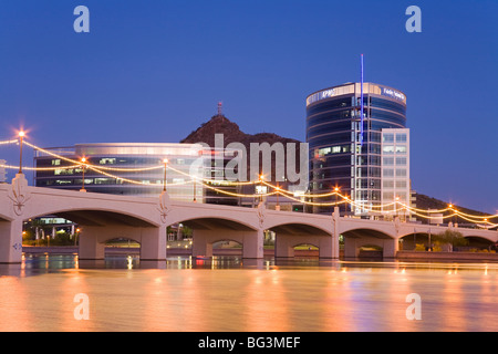 Stadtsee und Mill Avenue Bridge, Tempe, größere Phoenix Area, Arizona, Vereinigte Staaten von Amerika, Nordamerika Stockfoto