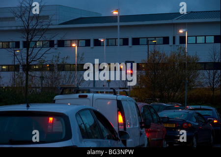 Edinburgh Royal Infirmary - Besucherparkplatz voll auf typischen Wochentag am Nachmittag im Winter trotz hohe Parkgebühren Stockfoto