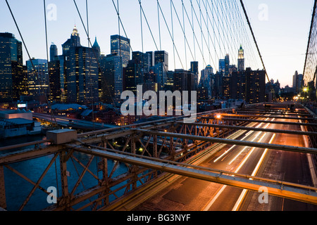 Brooklyn Bridge in den Abend, Manhattan, New York, Vereinigte Staaten von Amerika, Nord Amerika Stockfoto