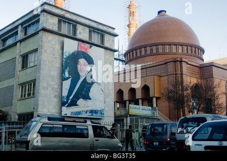 Porträt des afghanischen Präsidenten Hamid Karzai hängt in der Stadt Kabul, Afghanistan. Stockfoto