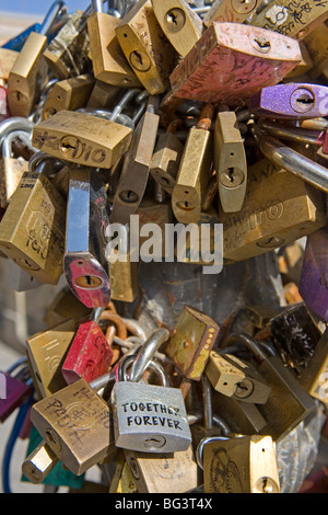 Liebe Sicherheit sperrt, Sant'Oronzo Square, Lecce, Lecce Provinz, Apulien, Italien, Europa Stockfoto